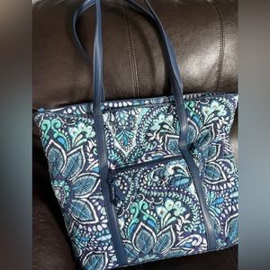 Vera Bradley Quilted Tote Bag Faux Leather 8 Pockets Blue Island Medallion